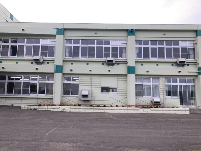 完成　上浦幌中学校　室外機設置