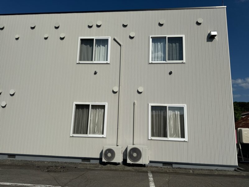 完成　研修センター西面外部　室外機設置