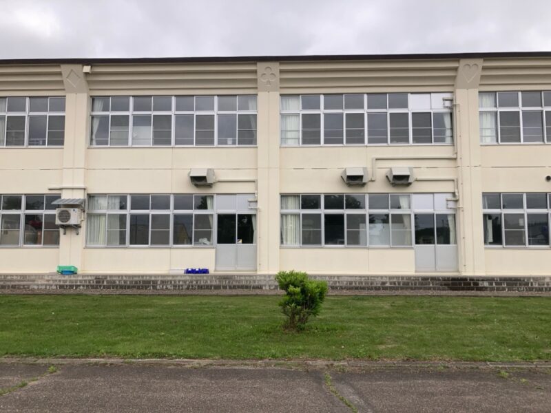 完成　上浦幌中央小学校　室外機設置