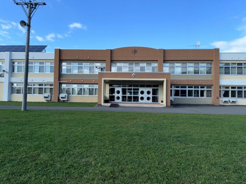 完成　浦幌中学校　室外機設置